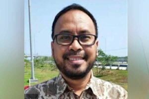 Dosen Ilmu Politik, Fakultas Ilmu Sosial dan Ilmu Politik (FISIP) Universitas Airlangga (UNAIR), Ucu Martanto SIP MA