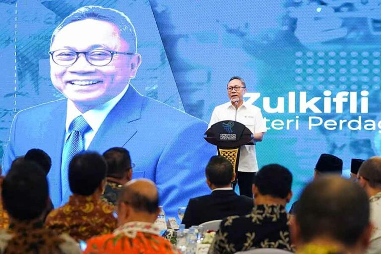 Peluncuran buku 'Kerja Bantu Rakyat: Satu Tahun Perjalanan Zulkifli Hasan Sebagai Menteri Perdagangan' di Kantor Kementerian Perdagangan (foto: Dok Kemendag)