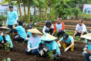 Penjabat (Pj.) Gubernur DKI Jakarta Heru Budi Hartono mengapresiasi para peserta penanaman pohon yang mayoritas adalah anak-anak difabel.