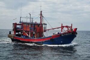 Kapal illegal fishing berbendera Malaysia dengan nama KM SLFA 5323, ditemukan sedang melakukan pencurian ikan di perairan Selat Malaka dengan posisi 03º04,507’ LU- 100º48,780’ BT.