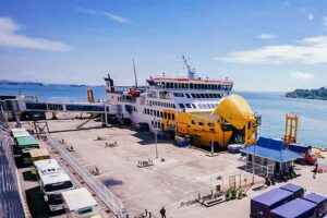 ASDP Indonesia Ferry Cetak Laba Tertinggi Sepanjang Masa di Tengah Transformasi Laporan kinerja konsolidasian ASDP 2022 audited Januari hingga Desember 2022 tercatat membukukan pendapatan Rp4,381 triliun, dan laba bersih Rp585 miliar.
