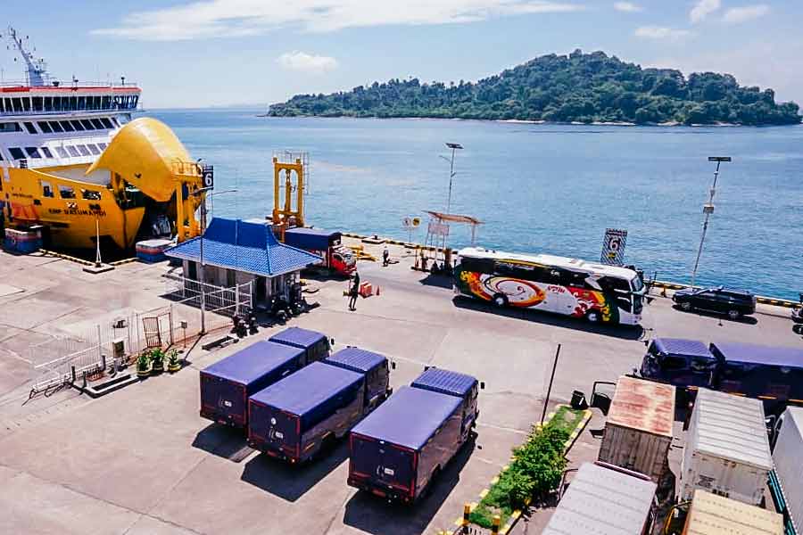 Kinerja positif juga didukung program pengendalian biaya melalui langkah efisiensi yang ditunjukan dengan operating ratio 66,89 persen lebih rendah dibanding 2021 sebesar 72,05 persen. 