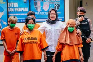 Satreskrim Polres Malang Ungkap Kasus TPPO dengan Modus Prostitusi Tim Satgas TPPO (Tindak Pidana Perdagangan Orang) Satreskrim Polres Malang menangkap tiga tersangka kasus tindak pidana perdagangan orang (TPPO) bermodus prostitusi di Kecamatan Kepanjen, Kabupaten Malang.
