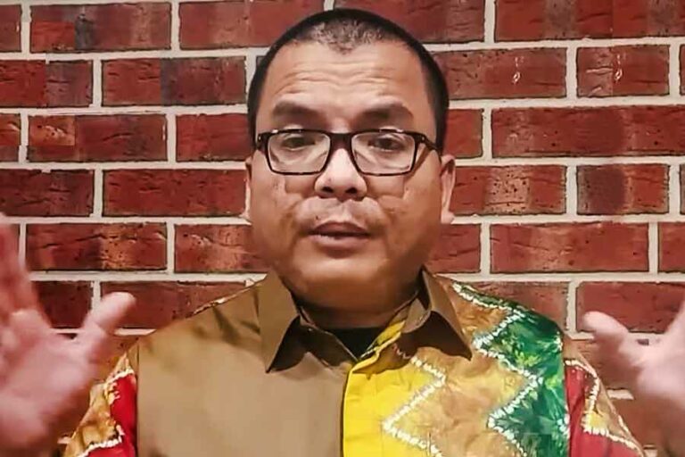 Denny Indrayana saat memberikan keterangan terkait MK (foto: Youtube @KompasTV)