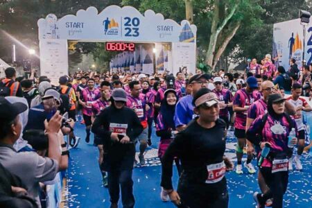 Event Mandiri Jogja Marathon 2023, dengan titik kumpul di komplek Candi Prambanan, Sleman