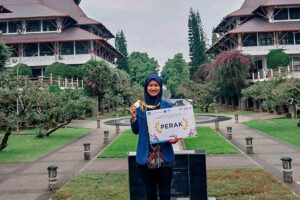 Emilda Puteri Aulia, peraih medali perak dalam kompetisi Olimpiade Nasional Matematika dan Ilmu Pengetahuan Alam (ONMIPA) 2023 bidang kimia.