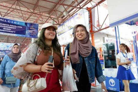 Sejumlah pengunjung antusias hadir di Jakarta Fair Kemayoran 2023 (foto: instagram.com @jakartafairid)