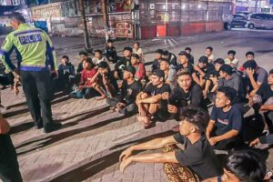 Diduga untuk Balap Liar, Operasi Blue Light Patrol Polresta Pekanbaru Amankan 29 Motor Sejumlah pemilik motor yang tidak memiliki kelengkapan surat, diamankan dalam Operasi Blue Light Patrol Polresta Pekanbaru (foto: istimewa)