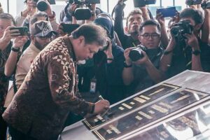 Airlangga Hartarto saat membuka Grand Opening of 6 Companies di Wiraraja Industrial Park yang berlokasi di kawasan Kabil, Kota Batam, Kepulauan Riau