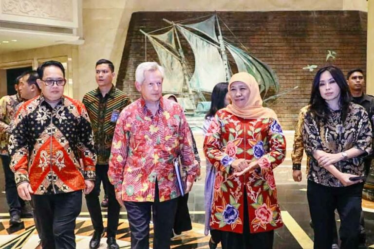 Gubernur Khofifah membahas potensi kerjasama antara Britania Raya dan Jawa Timur di berbagai bidang, termasuk kesehatan, pendidikan, transportasi, dan energi baru terbarukan.