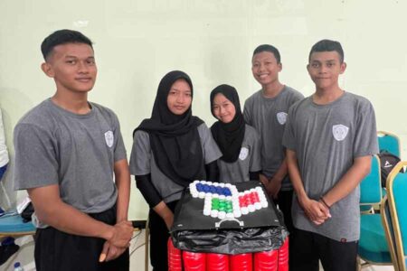 Para peserta Lomba Kreasi Sampah Botol Plastik PET dan Seminar Hari Lingkungan Hidup di kota Tarakan, Kalimantan Utara
