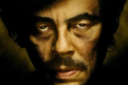 Benicio Del Toro, memerankan gembong narkoba internasional, dalam Escobar: Paradise Lost (2014)