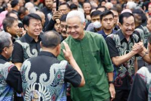 Ganjar Pranowo, bakal calon presiden 2024 dari PDI Perjuangan, saat bertemu ratusan purnawirawan TNI dan Polri di acara Ngopi Bareng Ganjar di Hotel Mercure Ancol.