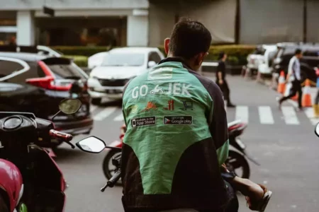 BNI Agen46 Siap Bantu Driver Ojol sampai Tukang Parkir Daftar BPJS Ketenagakerjaan dengan Mudah Ilustrasi driver ojek online (foto: unsplash)