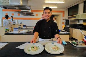 Kesempatan Karier di Jerman melalui Program Ausbildung Sistem Ganda bagi Lulusan SMA Desli Korowotjeng, saat melakukan Ausbildung di bidang perhotelan di Jerman. (foto: dok pribadi)