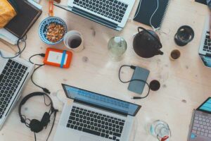 Ilustrasi startup (foto: Marvin Meyer, unsplash)