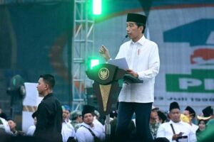 Presiden RI Joko Widodo saat menghadiri Syukuran 1 Abad Nahdlatul Ulama (NU) dan 25 Tahun Partai Kebangkitan Bangsa (PKB) di Stadion Manahan, Kota Surakarta, Provinsi Jawa Tengah (foto: Dok BPMI Setpres)