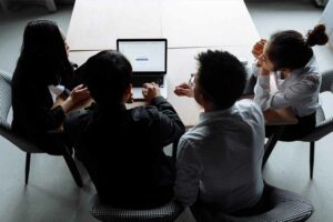 Ilustrasi startup (foto: Thirdman, pexels)