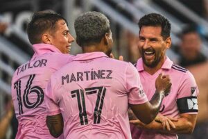 Lionel Messi Buka Kemenangan Inter Miami atas Atlanta United dalam Laga Piala Liga Ekspresi kegembiraan Inter Miami saat memperoleh goal ke-3. Mereka mengalahkan Atlanta United 4-0 dalam laga lanjutan Piala Liga di Stadion DRV PNK (foto: Facebook @InterMiamiCF)