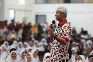 Ganjar Pranowo Tegaskan Tidak Ada Lagi Penahanan Ijazah Lulusan di Jawa Tengah Gubernur Jawa Tengah Ganjar Pranowo