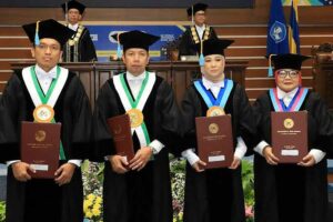 Empat guru besar Unair yang baru dikukuhkan