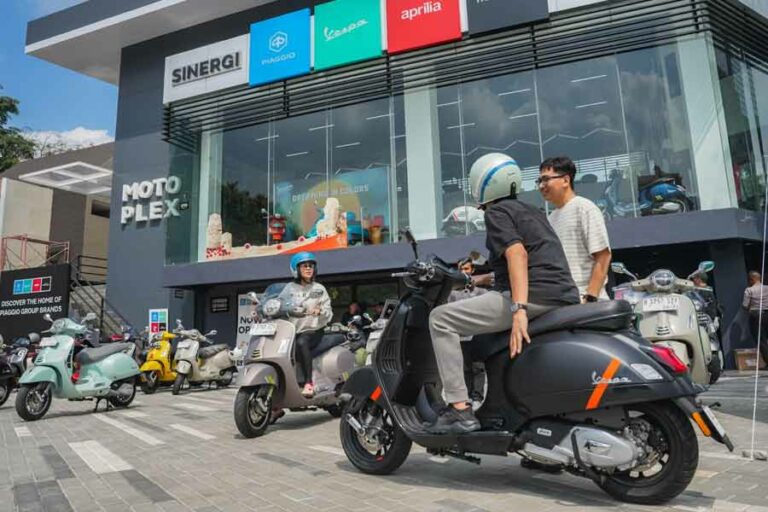 Pencinta Vespa ikut sebarkan keseruan riding dengan Vespa GTS terbaru di acara Vespa GTS Riding Experience