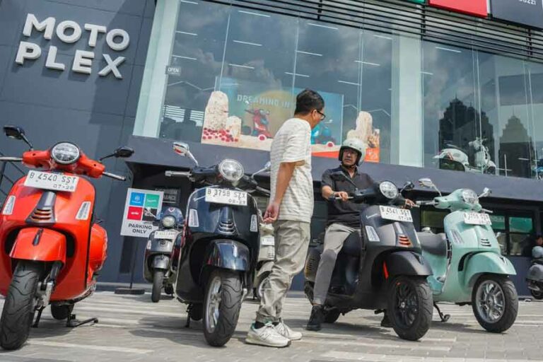 Pencinta Vespa ikut sebarkan keseruan riding dengan Vespa GTS terbaru di acara Vespa GTS Riding Experience
