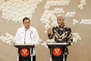 Gubernur Jawa Tengah Ganjar Pranowo bersama Menko Perekonomian Airlangga Hartarto