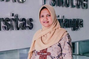 Pakar Psikologi Universitas Airlangga Prof Dr Nurul Hartini SPsi MKes Psikolog (foto : Andri Hariyanto)