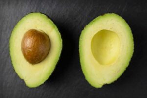 Alpukat Buah Eksotis Kaya Manfaat, Salah Satunya untuk Jaga Kesehatan Jantung Buah alpukat atau Persea americana (foto: Foodie Factor, pexels)