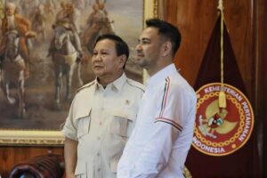 Raffi Ahmad saat berkunjung ke kantor Menteri Pertahanan Prabowo Subianto di Jalan Medan Merdeka Barat, Jakarta Pusat
