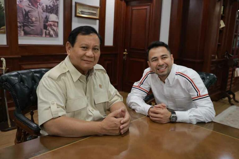 Raffi Ahmad saat berkunjung ke kantor Menteri Pertahanan Prabowo Subianto di Jalan Medan Merdeka Barat, Jakarta Pusat