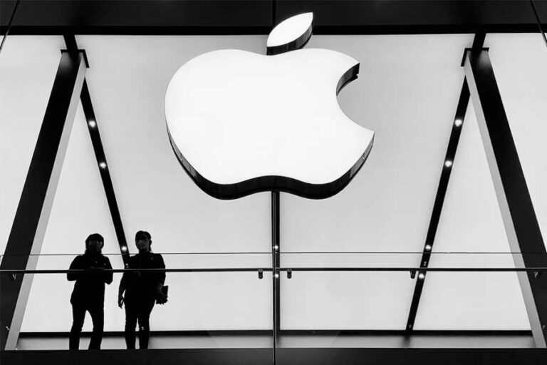 Apple Kembangkan Chatbot Berbasis Kecerdasan Buatan Saingi OpenAI dan Google Penggunaan teknologi chatbot yang dikembangkan Apple saat ini masih terbatas di lingkungan karyawan. (foto: Zhiyue, unsplash)