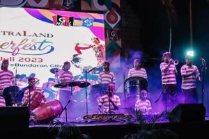 CitraLand Superfest 2023, Gelora Budaya tanpa Batas di Kota Surabaya Penampilan Lanceng Senopati Pamekasan Madura di CitraLand Superfest 2023 (foto: Tiara Aydin Sava)