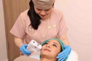 Salah satu treatment kecantikan dan kulit wajah yang dilakukan di Clinic de Votre Peau