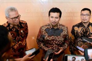 Wagub Emil Dardak saat memberikan keterangan media usai pembukaan Sidang Pleno ke 20 Asosiasi Fakultas Ekonomi dan Bisnis Indonesia (AFEBI) di Ballroom Hotel Grand Mercure Malang Miranda