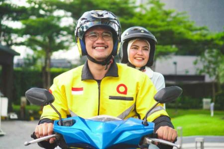 Pengguna layanan Maxim Bike. Maxim adalah penyedia transportasi daring internasional yang telah beroperasi di Indonesia sejak tahun 2018