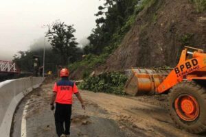 Akses jalan di KM59 jalur piket nol Lumajang-Malang