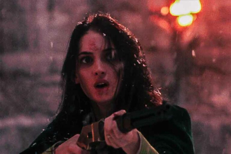 Winona Ryder dalam salah satu adegan di film Bram Stoker's Dracula (1992)
