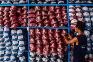 Topi-topi ini merupakan hasil produksi Kampung Topi Punggul, Desa Punggul, Kecamatan Gedangan, Kabupaten Sidoarjo, Jawa Timur (foto : Patrik Cahyo Lumintu, pilar.id)