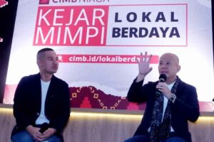 CIMB Niaga Gelar Kejar Mimpi Lokal Berdaya sebagai Dukungan untuk UMKM Head of Emerging Business Banking CIMB Niaga Tony Tardjo (kanan) bersama Brand Strategy & Experience Head CIMB Niaga Muhamad Firdaus Andjar (kiri)