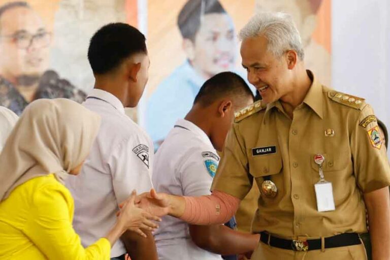 Gubernur Ganjar saat menghadiri seminar di Pendopo Kabupaten Rembang