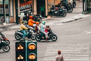 Operasi Patuh Jaya 2023 Dimulai, Ini 14 Pelanggaran yang Bakal Kena Tilang Lalu lintas kota Jakarta (foto: Yulia Agnis, unsplash)