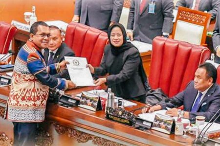 DPR RI Setujui Pengesahan RUU Kesehatan Menjadi Undang-Undang RUU Kesehatan resmi disahkan menjadi Undang-Undang dalam Rapat Paripurna DPR RI Ke-29 Masa Sidang V Tahun 2022-2023, di Ruang Paripurna II DPR RI, Gedung Nusantara II DPR RI