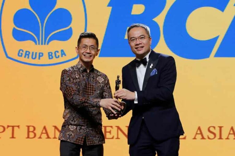 Penghargaan The Best Companies to Work for in Asia dan Digital Transformation Award 2023 pada HR Asia Award 2023 menunjukkan BCA terus memperhatikan kualitas lingkungan kerja dan dapat mengadaptasi teknologi digital terkini demi kenyamanan karyawan.