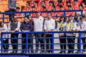 Presiden Jokowi saat melakukan kunjungan ke Stadion Si Jalak Harupat, Kabupaten Bandung, Jawa Barat