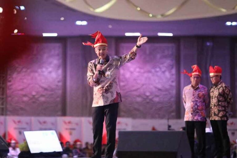 Gubernur Jawa Tengah, Ganjar Pranowo saat menjadi pembicara dalam acara Rakernas Asosiasi Pemerintah Kota Seluruh Indonesia (Apeksi) ke-XVI di Makassar