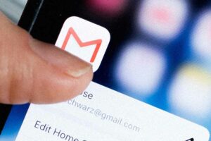 Ilsutrasi penggunaan layanan email Google (foto: Ready Made, pexels)
