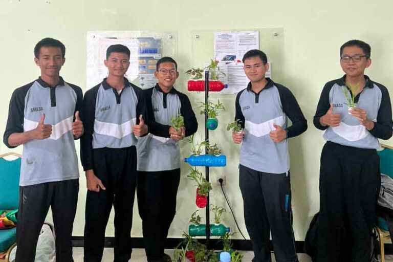 Para peserta Lomba Kreasi Sampah Botol Plastik PET dan Seminar Hari Lingkungan Hidup di kota Tarakan, Kalimantan Utara