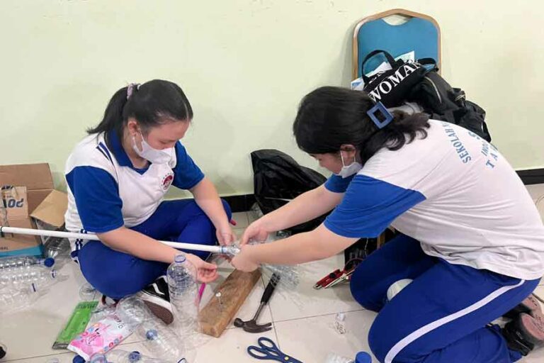 Para peserta Lomba Kreasi Sampah Botol Plastik PET dan Seminar Hari Lingkungan Hidup di kota Tarakan, Kalimantan Utara